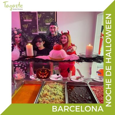 cocineros de tagaste barcelona disfrazados de halloween con un menú específico de halloween