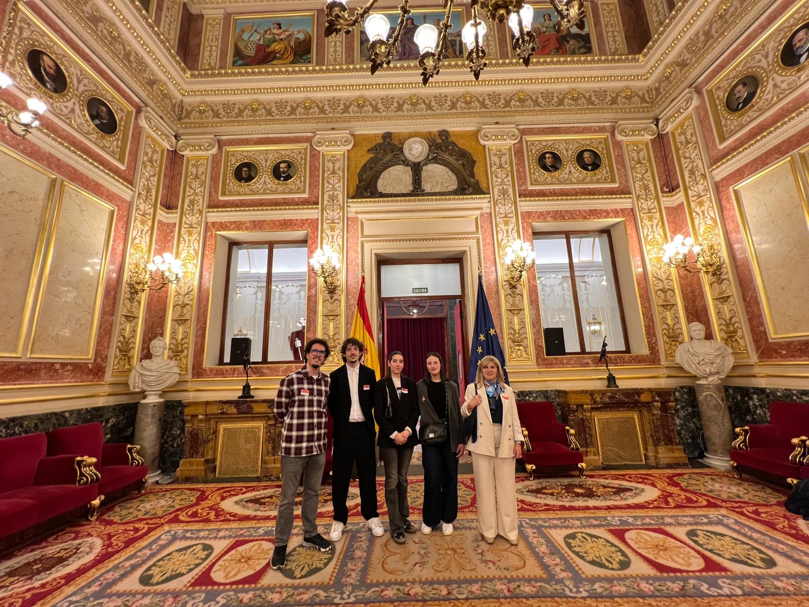 El grupo de Tagaste Madrid tras la visita al Congreso