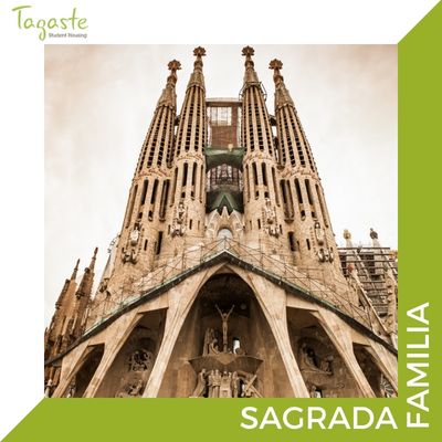 La sagrada familia, monumento turístico en barcelona