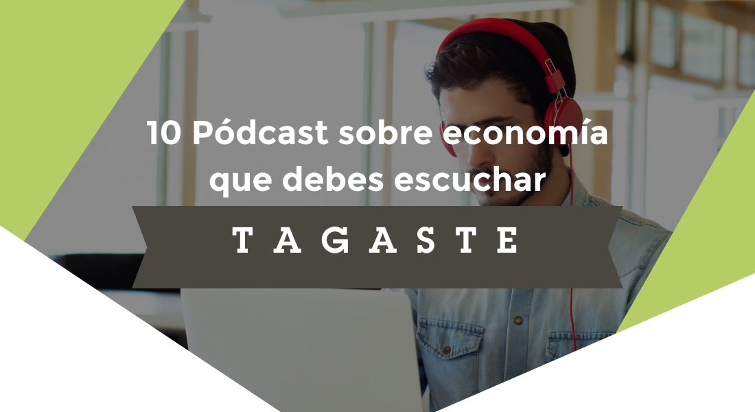 estudiante escuchando un podcast sobre economía